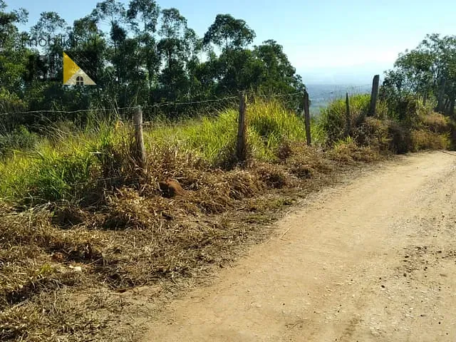 Chácara com 1900m², à venda, no bairro Serrinha em Caçapava