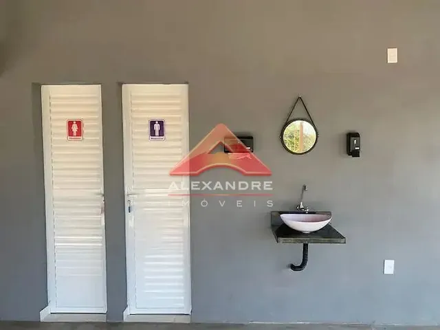Chácara com 2500m² 2 quartos e 3 banheiros, à venda, no bairro Chácara Recanto Itamarati II em Caçapava