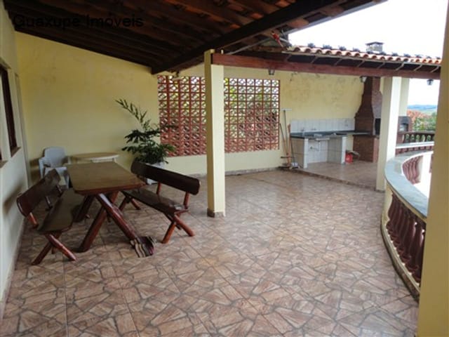 Foto do Chácara - Chácara com terreno de 1.800 m², 2 dormitórios (sendo 1 suíte), 2 banheiros, sala, cozinha, churrasqueira, piscina aquecida, portão eletrônico, canil, cerca elétrica, câmeras de segurança. Ótima localização! | Guaxupé Imóveis Ltda