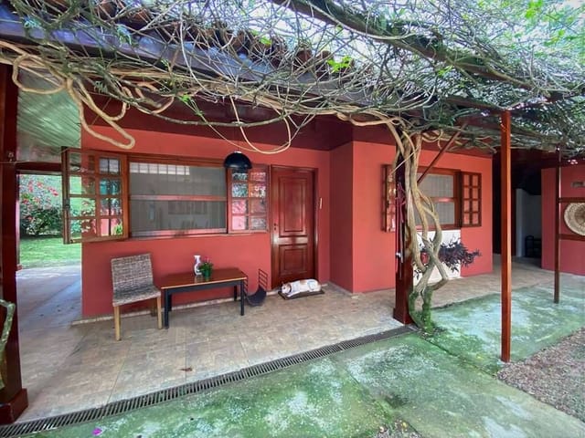 Chácara com 1000m² 3 quartos e 4 banheiros, à venda, no bairro Chácara Vale do Rio Cotia em Carapicuíba