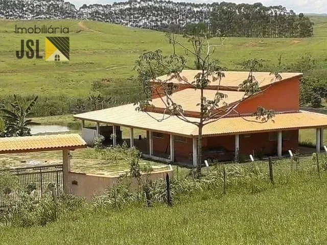Chácara com 5000m² 2 quartos e 2 banheiros, à venda, no bairro Marambaia em Caçapava