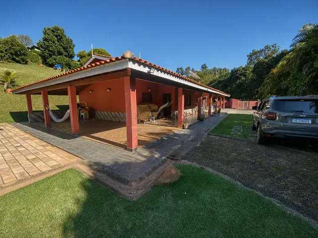 Chácara com 3000m² 3 quartos e 3 banheiros, à venda, no bairro Pouso Alegre em Piracaia