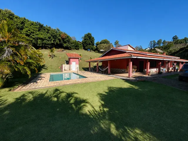 Chácara com 3000m² 3 quartos e 3 banheiros, à venda, no bairro Pouso Alegre em Piracaia