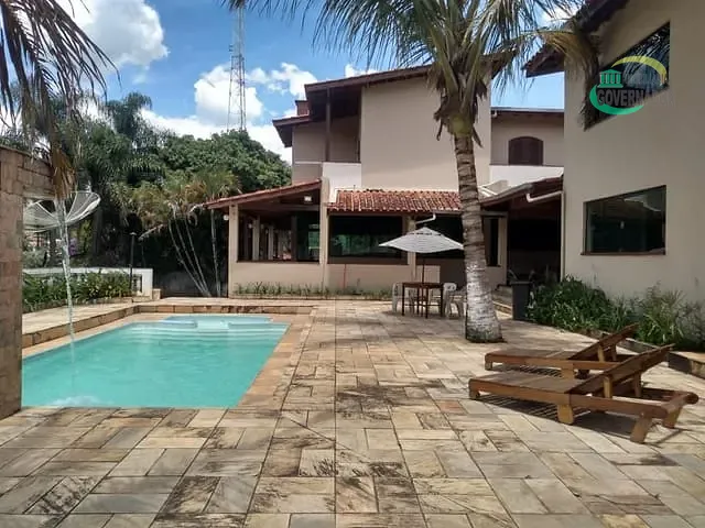Chácara com 6000m² 4 quartos e 5 banheiros, à venda, no bairro Jardim Estância Brasil em Atibaia