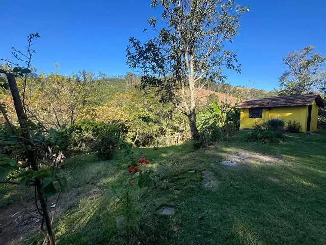 Chácara 2 quartos e 2 banheiros, para alugar, no bairro Barrocão em Piracaia