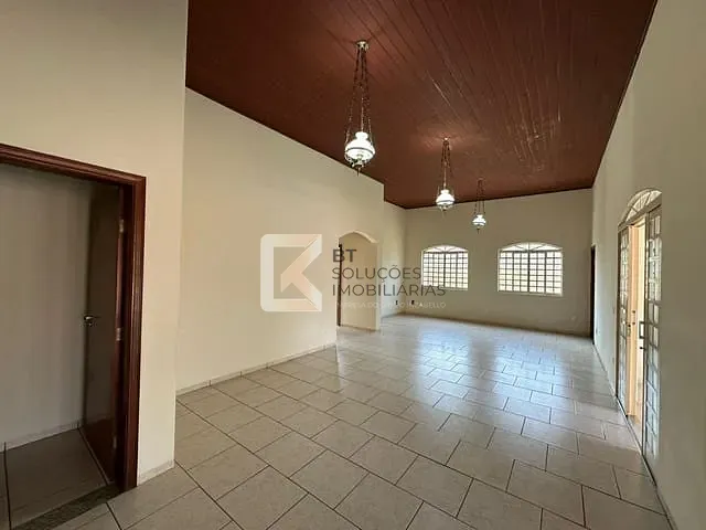 Chácara com 1022m² 3 quartos e 3 banheiros, à venda ou para alugar, no bairro Colinas de Indaiatuba II em Indaiatuba