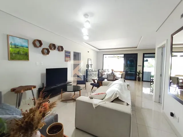 Chácara com 1250m² 3 quartos e 5 banheiros, à venda, no bairro Colinas do Mosteiro de Itaici em Indaiatuba