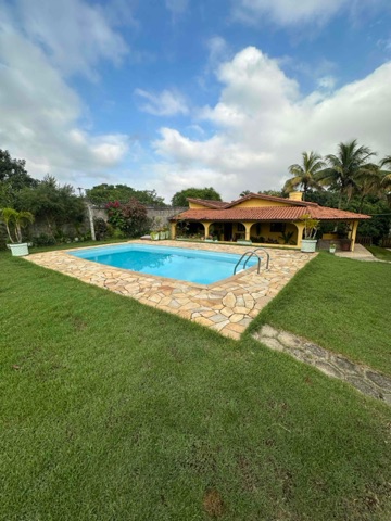 Chácara com 3000m² 4 quartos e 3 banheiros, à venda, no bairro Nossa Senhora do Perpétuo Socorro em Pindamonhangaba