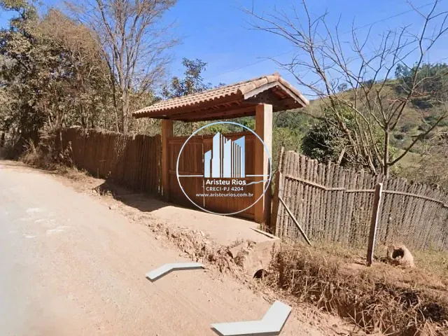 Chácara com 1000m² 2 quartos e 1 banheiro, à venda, no bairro Faisqueira em Pouso Alegre
