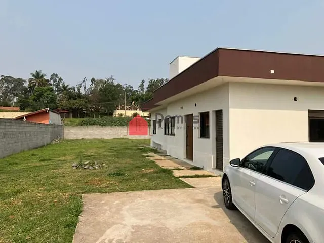 Chácara com 1000m² 2 quartos e 2 banheiros, à venda, no bairro Nossa Senhora do Perpétuo Socorro em Pindamonhangaba