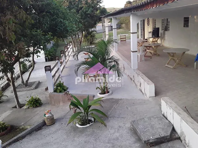 Chácara com 1500m² 4 quartos e 3 banheiros, à venda, no bairro Fazenda Bom Retiro em São José dos Campos