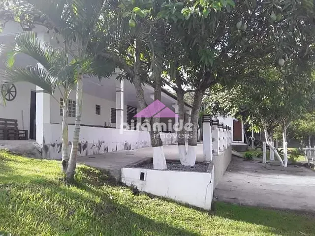 Chácara com 1500m² 4 quartos e 3 banheiros, à venda, no bairro Fazenda Bom Retiro em São José dos Campos