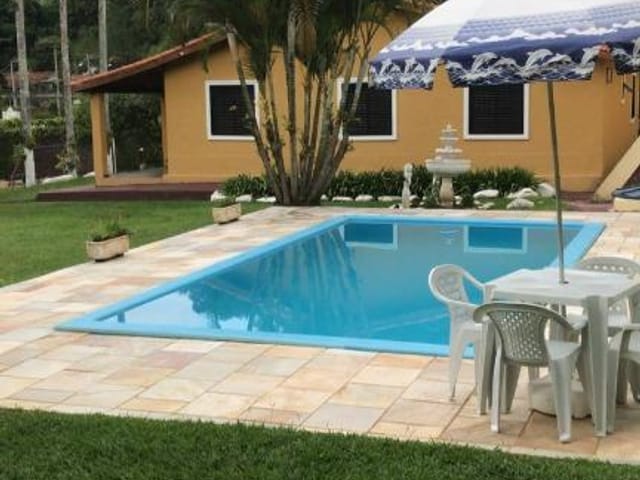Chácara com 1680m² 4 quartos e 3 banheiros, à venda, no bairro Caputera em Arujá