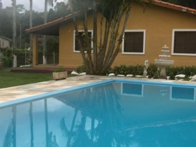 Chácara com 1680m² 4 quartos e 3 banheiros, à venda, no bairro Caputera em Arujá