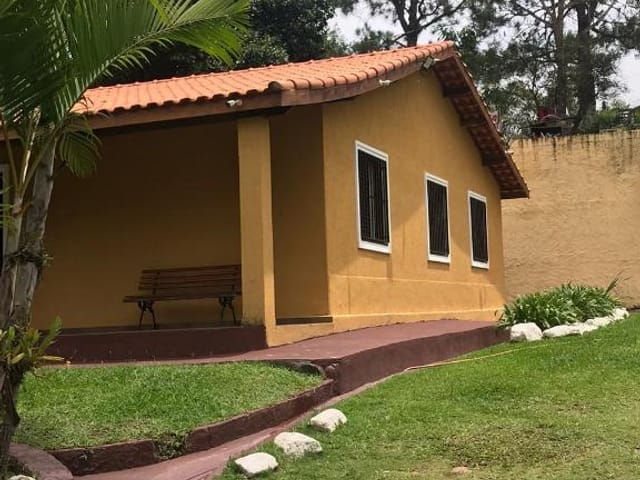 Chácara com 1680m² 4 quartos e 3 banheiros, à venda, no bairro Caputera em Arujá
