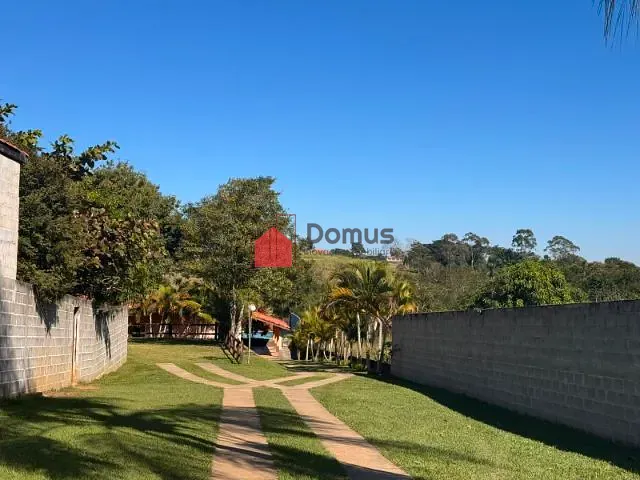 Chácara com 2000m² 3 quartos e 3 banheiros, à venda, no bairro Goiabal em Pindamonhangaba