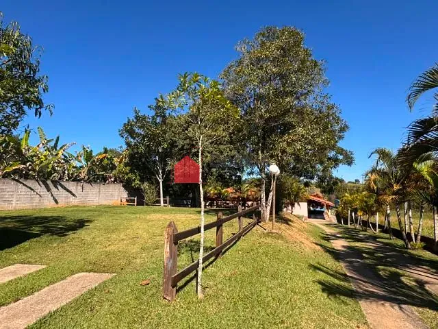 Chácara com 2000m² 3 quartos e 3 banheiros, à venda, no bairro Goiabal em Pindamonhangaba