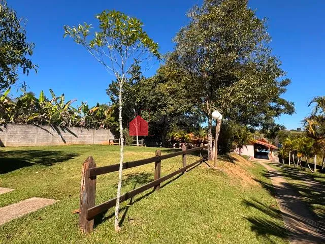 Chácara com 2000m² 3 quartos e 3 banheiros, à venda, no bairro Goiabal em Pindamonhangaba