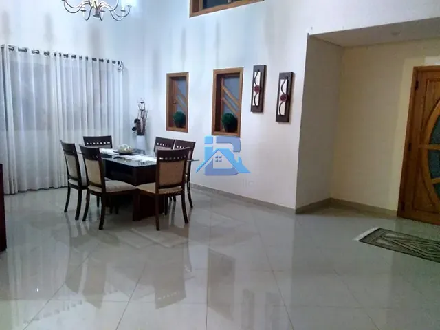 Chácara com 1000m² 4 quartos e 6 banheiros, à venda, no bairro Jardim Leonor em Itatiba