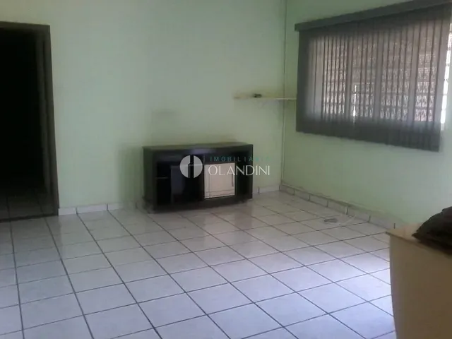 Chácara com 1000m² 1 quarto e 2 banheiros, à venda, no bairro Parque das Laranjeiras em Cosmópolis