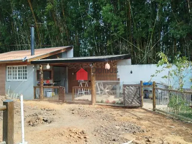 Chácara com 500m², à venda, no bairro Cruz Pequena em Pindamonhangaba