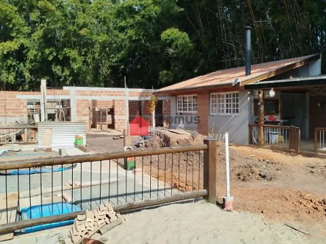Chácara com 500m², à venda, no bairro Cruz Pequena em Pindamonhangaba