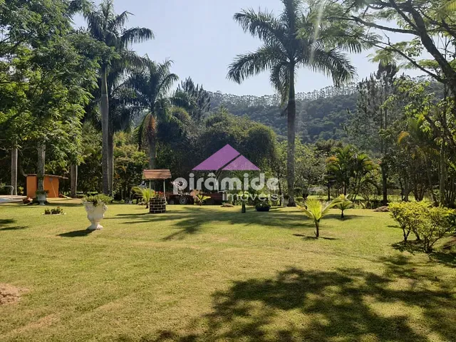 Chácara com 20000m² 8 quartos e 6 banheiros, à venda, no bairro Moquetá em Santa Branca