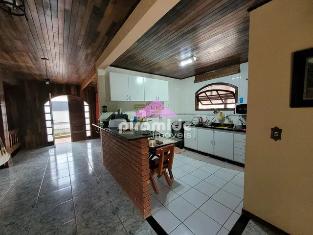 Chácara com 1112m² 3 quartos e 4 banheiros, à venda, no bairro Centro em Igaratá