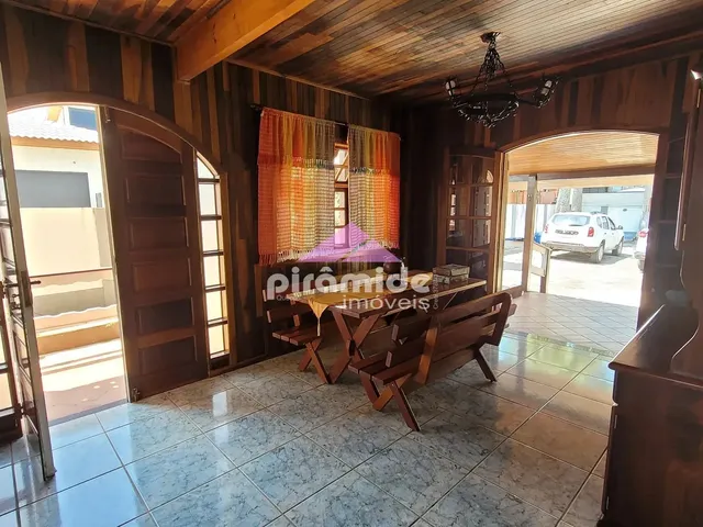 Chácara com 1112m² 3 quartos e 4 banheiros, à venda, no bairro Centro em Igaratá