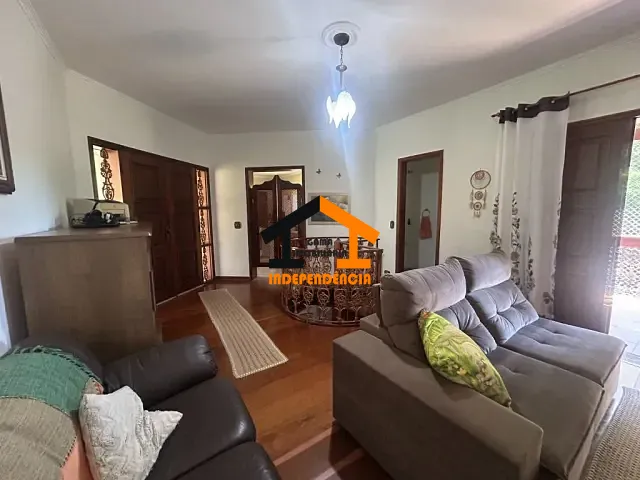 Chácara com 1150m² 3 quartos e 7 banheiros, à venda, no bairro Jardim Leonor em Itatiba
