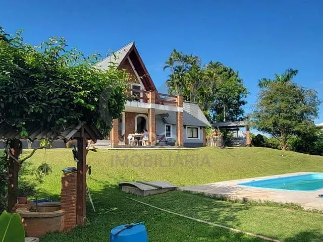 Chácara com 160m² 4 quartos e 2 banheiros, à venda, no bairro Núcleo Urbano Bom Jardim em Jaguariúna