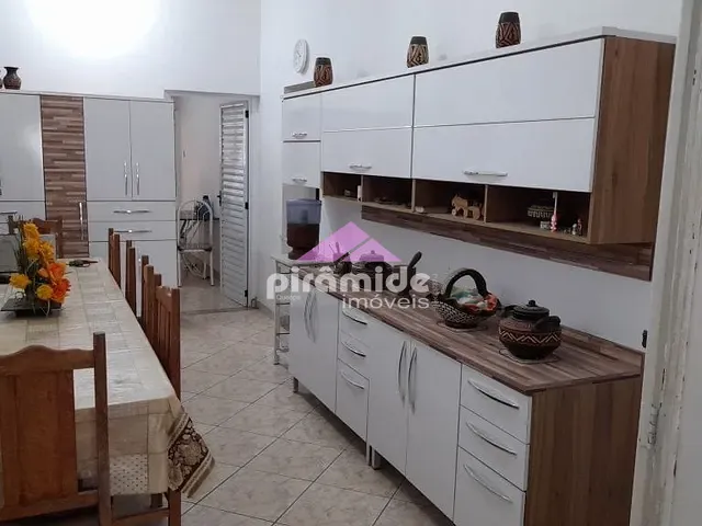 Chácara com 1820m² 5 quartos e 3 banheiros, à venda, no bairro Boa Vista em Caçapava