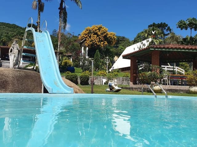 Chácara com 5200m² 8 quartos e 9 banheiros, à venda, no bairro Terras de São Felipe (Caucaia do Alto) em Cotia