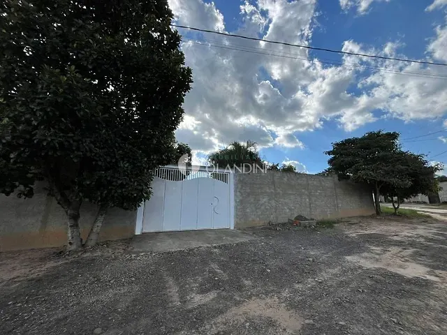 Chácara com 1000m² 2 quartos e 3 banheiros, à venda, no bairro Correios em Engenheiro Coelho