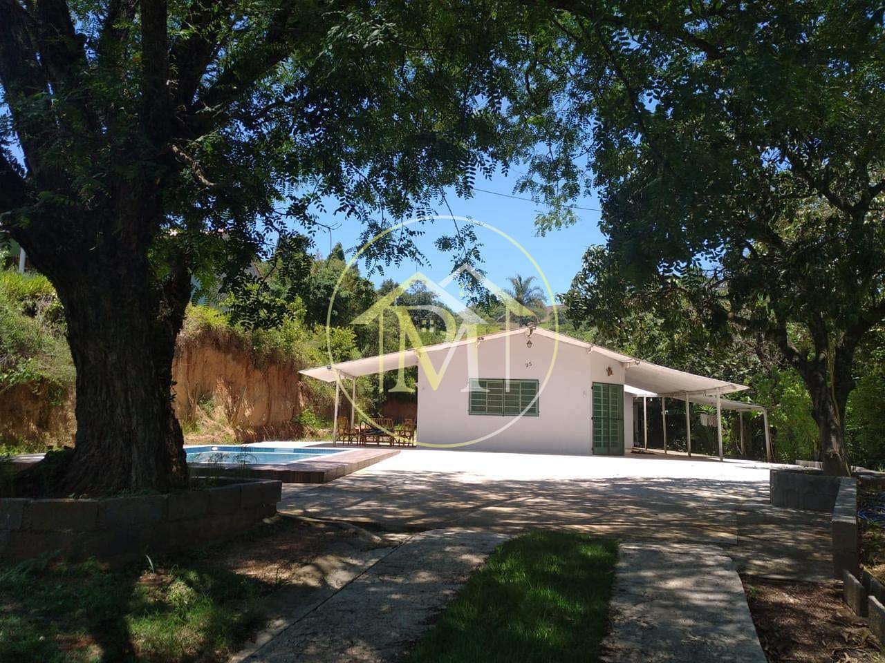 Chácara à venda com 3 quartos, 250m² - Foto 1