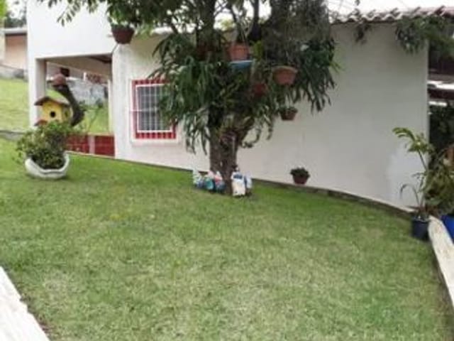 Chácara com 2000m² 1 quarto e 2 banheiros, à venda, no bairro Reneville em Mairinque