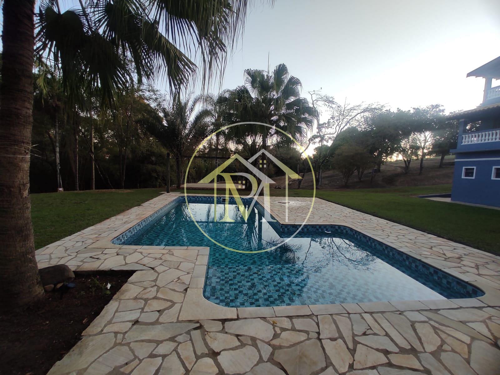 Chácara à venda com 7 quartos, 840m² - Foto 1