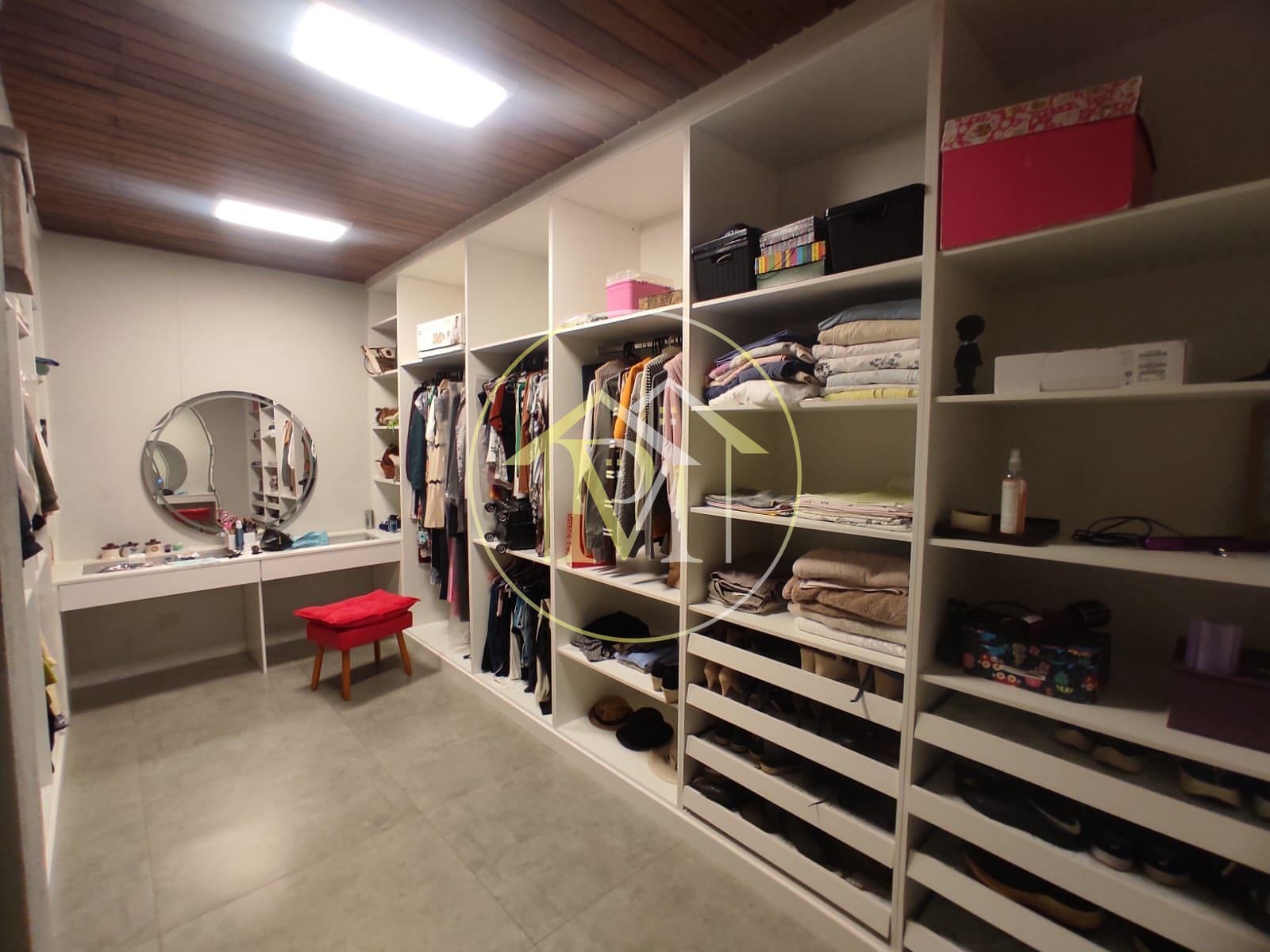 Chácara à venda com 7 quartos, 840m² - Foto 30