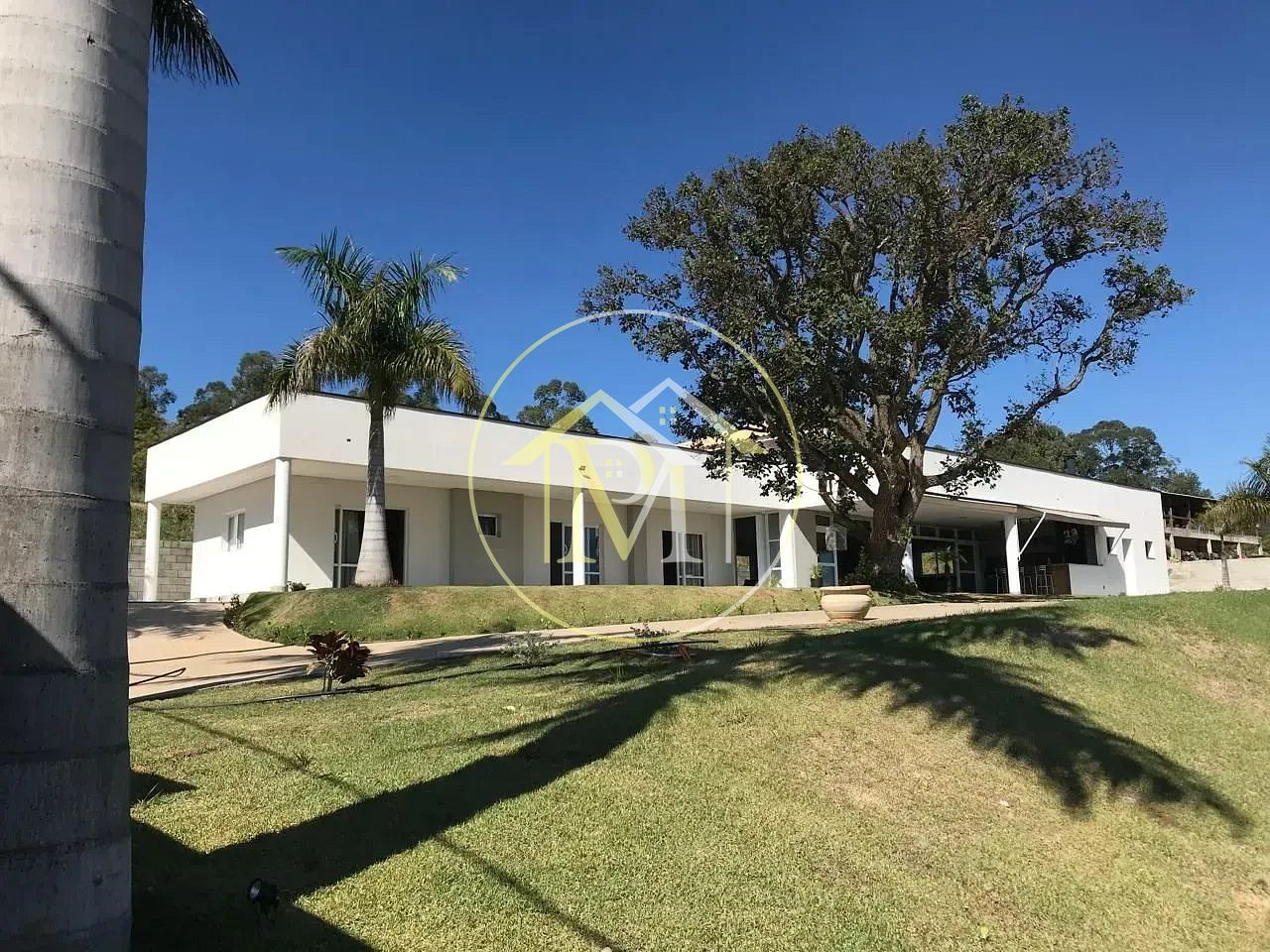 Chácara à venda com 4 quartos, 250m² - Foto 1