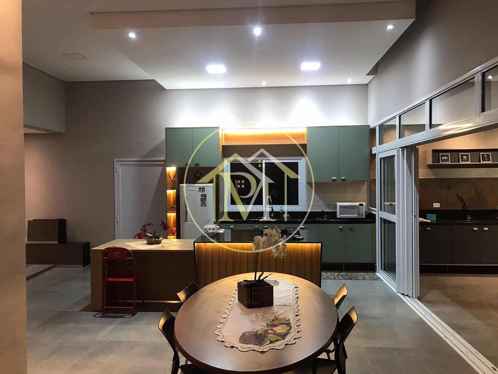 Chácara à venda com 4 quartos, 250m² - Foto 4