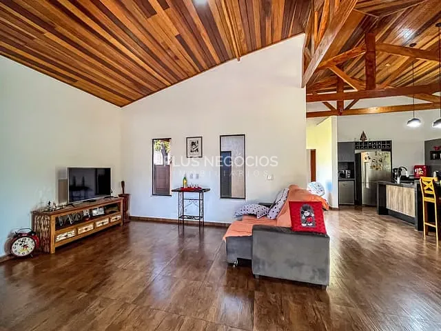 Chácara com 2500m² 2 quartos e 3 banheiros, à venda, no bairro Recanto dos Pássaros em Alumínio