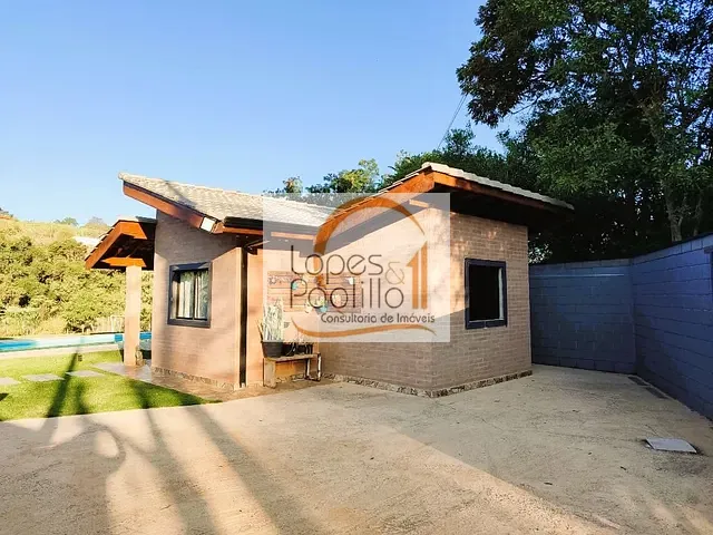 Chácara com 1348m² 2 quartos e 3 banheiros, à venda, no bairro Jardim Brogotá em Atibaia