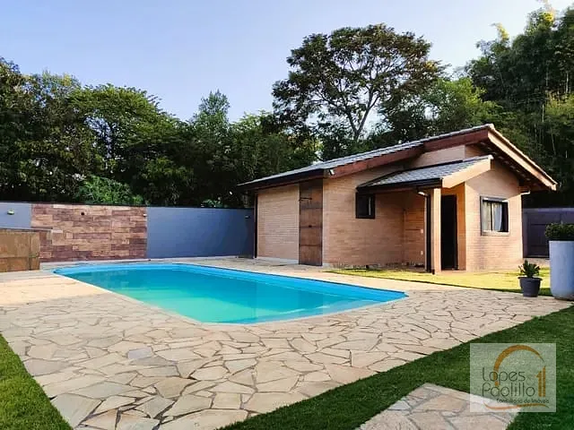 Chácara com 1348m² 2 quartos e 3 banheiros, à venda, no bairro Jardim Brogotá em Atibaia