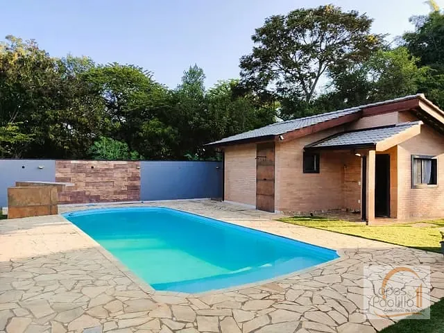 Chácara com 1348m² 2 quartos e 3 banheiros, à venda, no bairro Jardim Brogotá em Atibaia