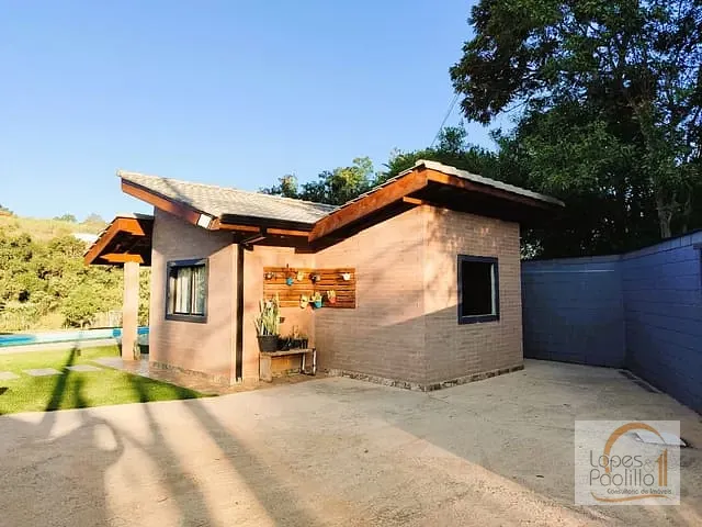 Chácara com 1348m² 2 quartos e 3 banheiros, à venda, no bairro Jardim Brogotá em Atibaia