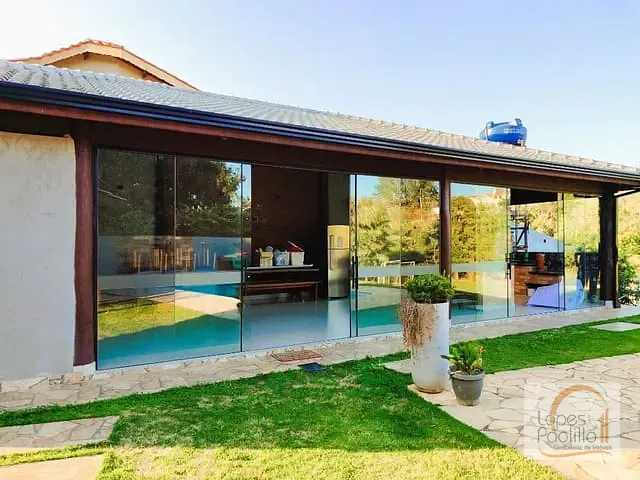 Chácara com 1348m² 2 quartos e 3 banheiros, à venda, no bairro Jardim Brogotá em Atibaia