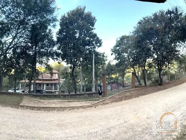 Chácara com 4000m² 3 quartos e 3 banheiros, à venda, no bairro Jardim Maracanã em Atibaia