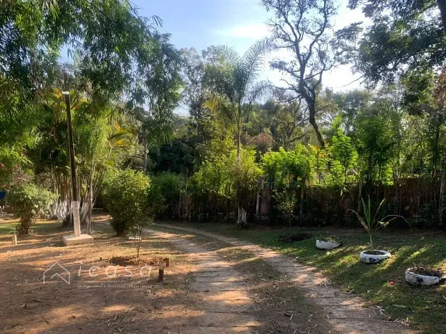 Chácara com 6000m² 4 quartos e 3 banheiros, à venda, no bairro Guamirim em Caçapava
