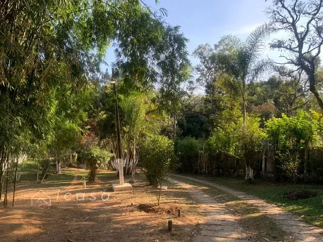Chácara com 6000m² 4 quartos e 3 banheiros, à venda, no bairro Guamirim em Caçapava