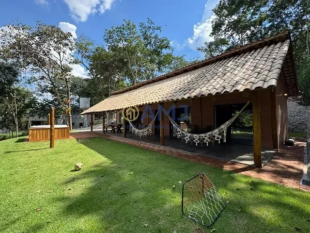 Chácara com 1200m² 2 quartos e 3 banheiros, à venda, no bairro Condomínio Country Ville em Hidrolândia